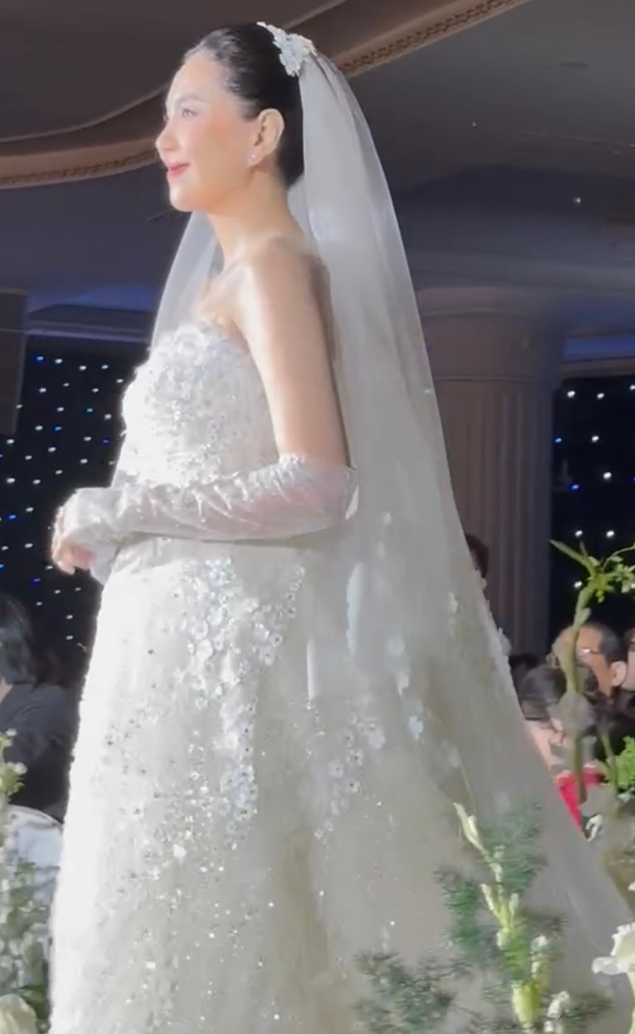 Hình ảnh Mai Ngọc và chồng trong đám cưới hôm 27/12.