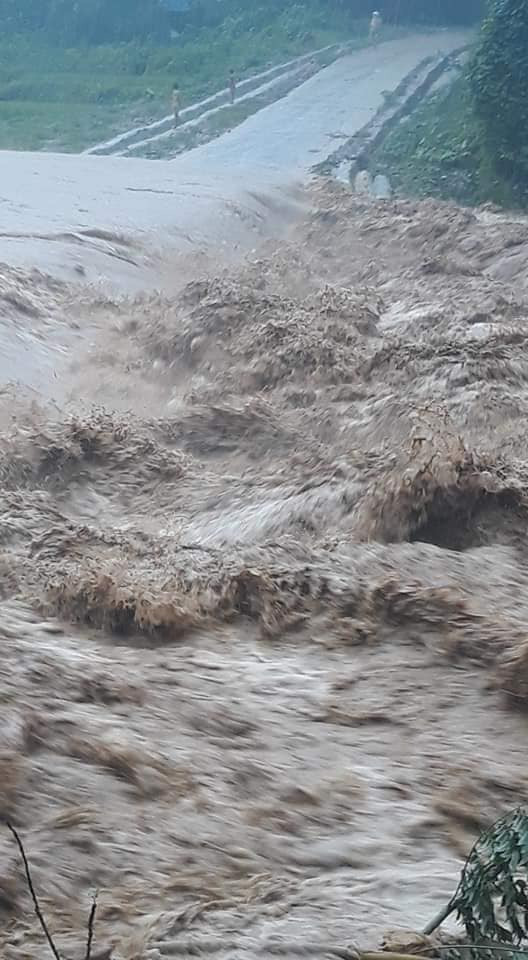 Nước lũ dâng cao cuốn trôi người, tàn phá huyện miền núi Mường Lát ảnh 9