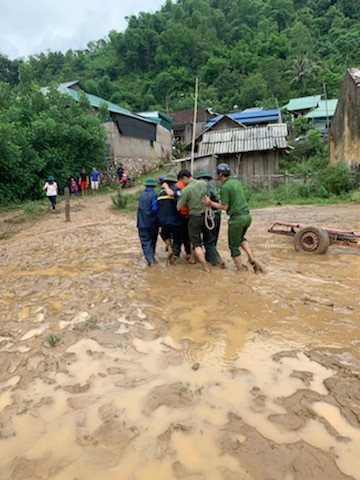 Tìm thấy 1 người bị thương do lũ cuốn bên bờ sông Luồng ảnh 1