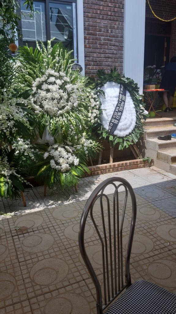 Những vòng hoa trắng và nỗi đau tận cùng ở tang lễ bé trai trường Gateway ảnh 2