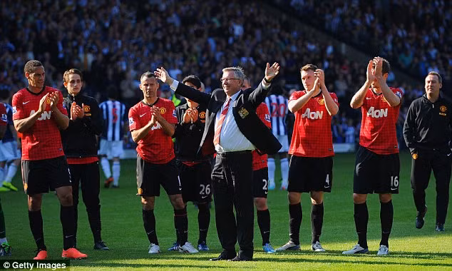 26 năm rưỡi dẫn dắt M.U đã biến Sir Alex thành một tượng đài