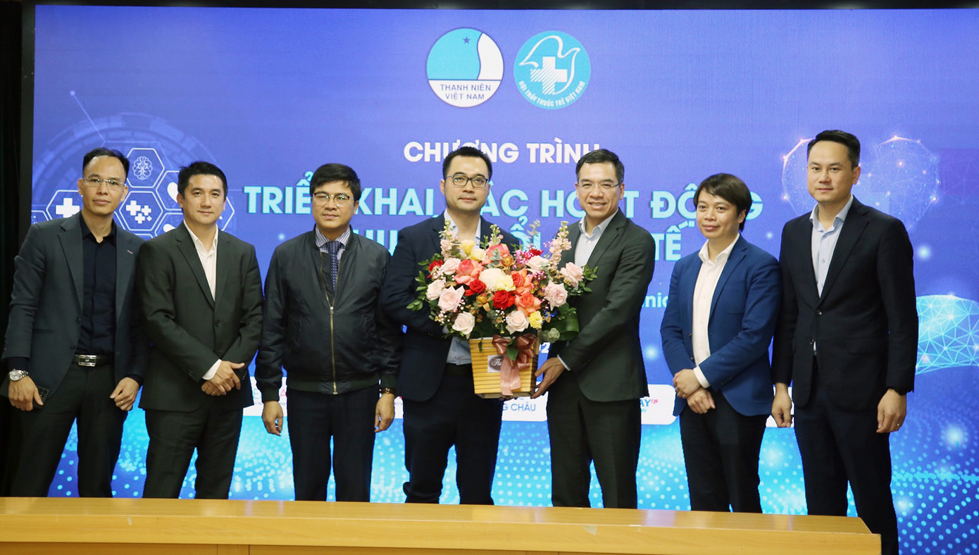 Đại diện Hội Thầy thuốc trẻ Việt Nam và các đơn vị liên quan ký kết triển khai chương trình “Khởi nghiệp số y tế Clinic 4.0”. Đại diện Hội Thầy thuốc trẻ Việt Nam và các đơn vị liên quan ký kết triển khai chương trình “Khởi nghiệp số y tế Clinic 4.0”.