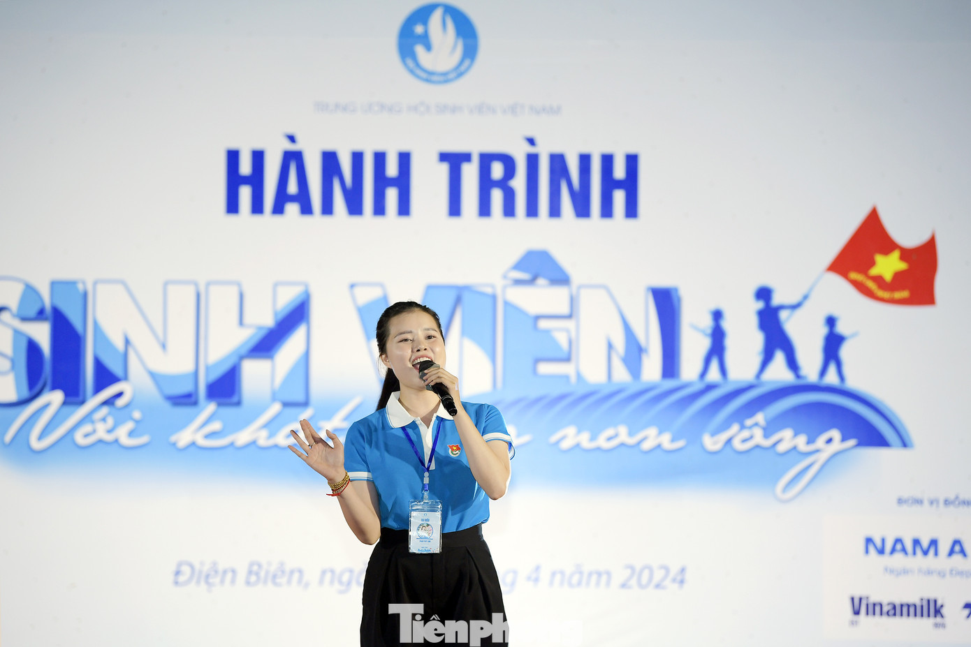 Các tiết mục văn nghệ tại chương trình. Các tiết mục văn nghệ tại chương trình.