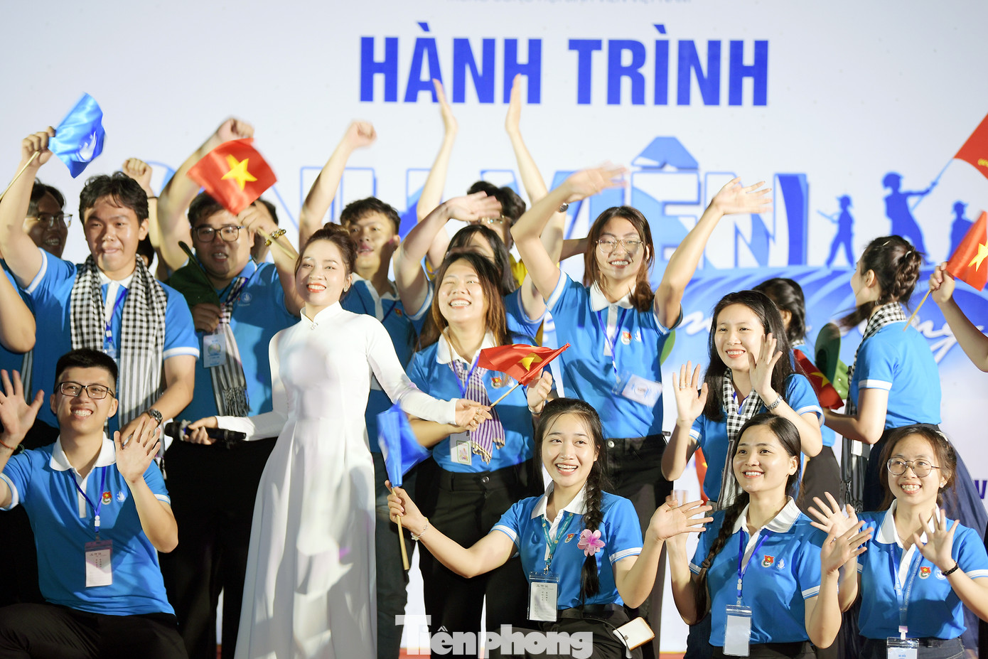 Các tiết mục văn nghệ tại chương trình. Các tiết mục văn nghệ tại chương trình.