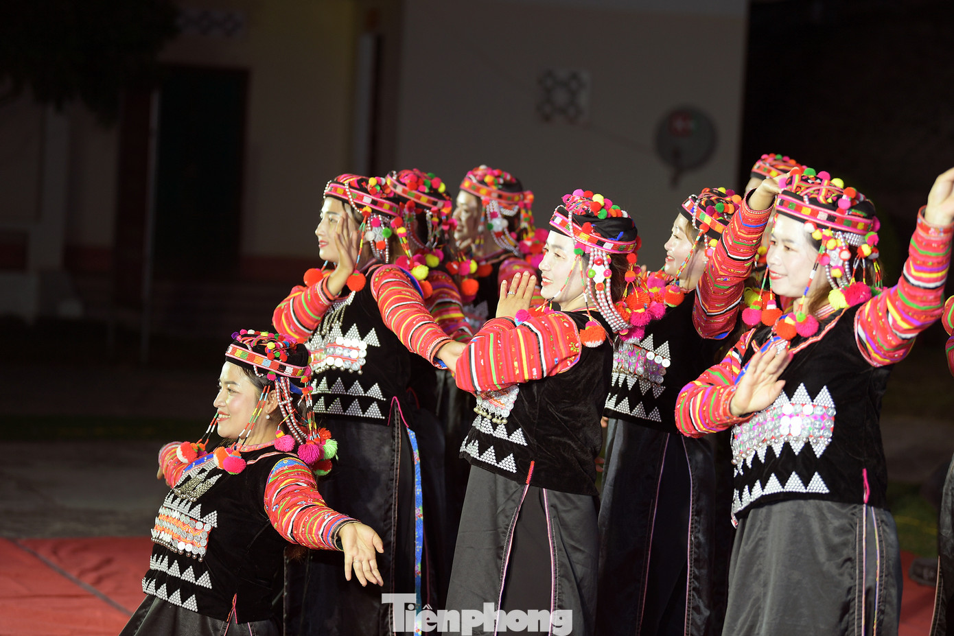 Các tiết mục văn nghệ tại chương trình. Các tiết mục văn nghệ tại chương trình.