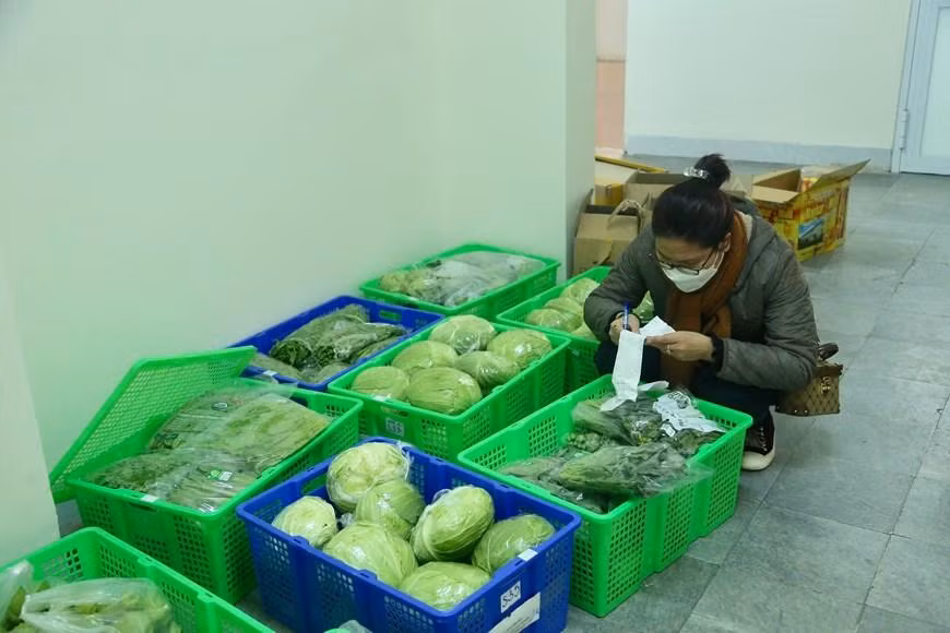 Ngoài ra, thuốc điều trị COVID-19 còn được nhà trường chuẩn bị sẵn để phát cho sinh viên nếu chẳng may nhiễm COVID-19. Ngoài ra, thuốc điều trị COVID-19 còn được nhà trường chuẩn bị sẵn để phát cho sinh viên nếu chẳng may nhiễm COVID-19.