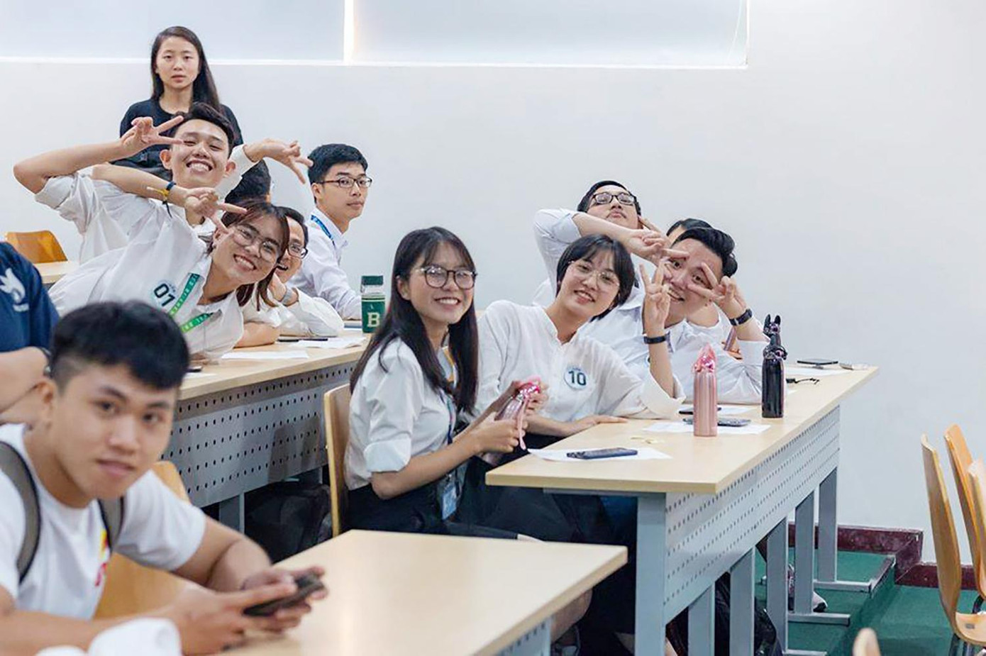 May mắn nhất với Châu Anh là trong mọi hoạt động, công tác đều nhận được sự ủng hộ của thầy cô, bạn bè và gia đình.