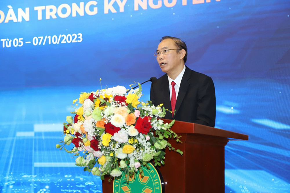 Phát biểu chỉ đạo tại chương trình Hội nghị, TS Phùng Đức Tiến – Thứ trưởng Bộ Nông nghiệp và Phát triển nông thôn đánh giá cao những đóng góp của các trường đại học, cao đẳng trong công tác đào tạo, nghiên cứu khoa học lĩnh vực chăn nuôi, thú y. Thứ trưởng khẳng định: Hội thảo là diễn đàn để các nhà khoa học, nhà quản lý, doanh nghiệp, giảng viên… chia sẻ các kết quả nghiên cứu và thảo luận các ý tưởng nghiên cứu mới hướng tới sự phát triển bền vững của ngành chăn nuôi, thú y. Thứ trưởng Phùng Đức Tiến khẳng định: Chăn nuôi theo hướng khép kín, hữu cơ, tuần hoàn là một đòi hỏi tất yếu.