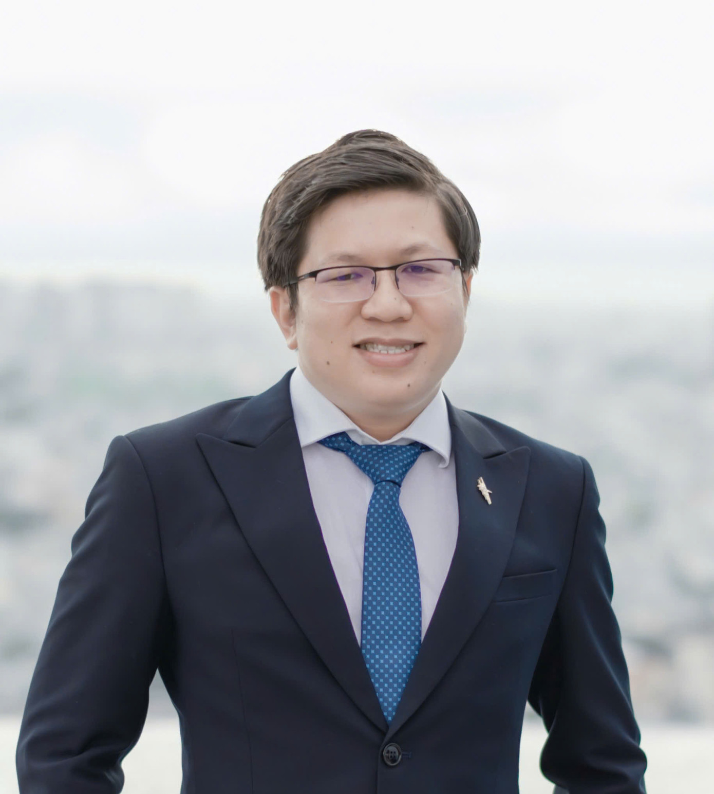 TS Lê Kim Hùng – Trường ĐH Công nghệ thông tin (ĐHQG TP. Hồ Chí Minh). Với những nghiên cứu khoa học đột phá trong lĩnh vực công nghệ thông tin, TS Lê Kim Hùng đang có những đóng góp quan trọng vào ngành khoa học và công nghệ Việt Nam.