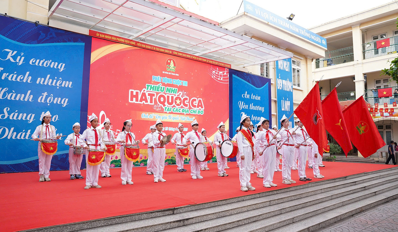Cuộc thi ‘Thiếu nhi hát Quốc ca tại các địa chỉ đỏ’ với chủ đề ‘Em yêu Tổ quốc Việt Nam’. Cuộc thi ‘Thiếu nhi hát Quốc ca tại các địa chỉ đỏ’ với chủ đề ‘Em yêu Tổ quốc Việt Nam’.