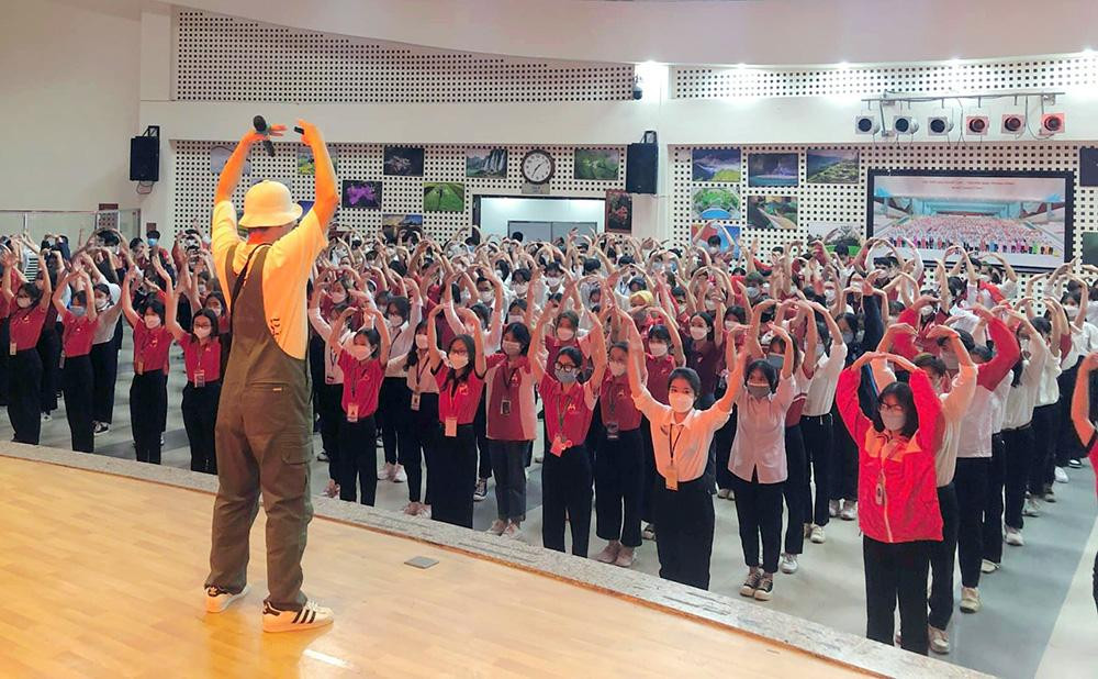 Dự kiến thu hút hơn 10.000 người tham gia. Trong đó có đại biểu thanh niên 11 nước Đông Nam Á, lực lượng tình nguyện viên SEA Games 31. Dự kiến thu hút hơn 10.000 người tham gia. Trong đó có đại biểu thanh niên 11 nước Đông Nam Á, lực lượng tình nguyện viên SEA Games 31.