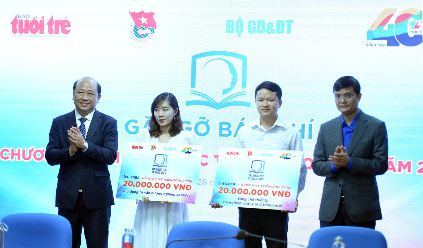 Tại buổi họp báo, ban tổ chức chương trình lựa chọn và hỗ trợ 20 triệu đồng cho 2 công trình, sáng kiến đạt giải trong năm 2020.