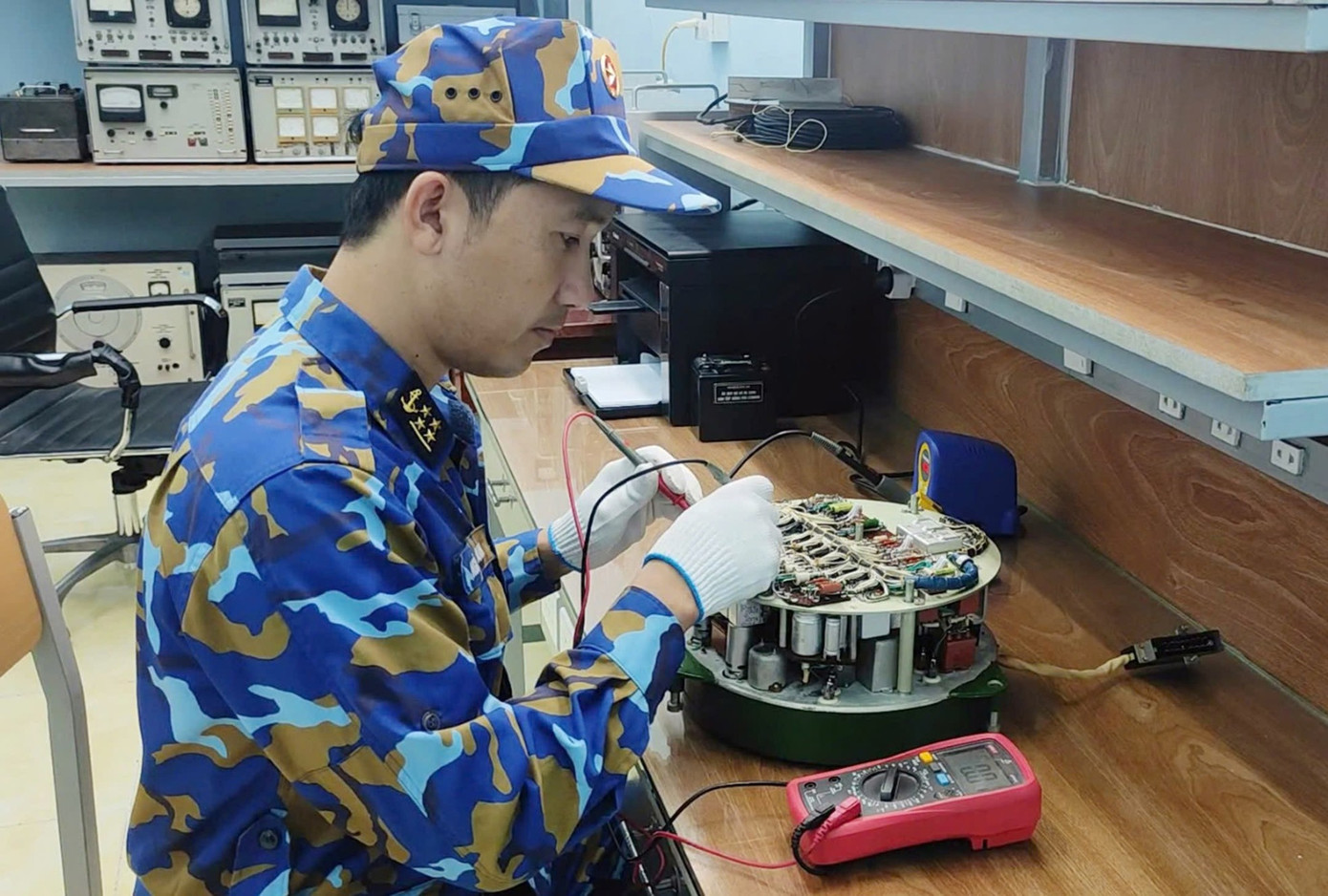 Đại úy Ngô Đức Anh – Vùng 3, Quân chủng Hải quân. Đại úy Ngô Đức Anh là một sĩ quan trẻ, đầy triển vọng trong lĩnh vực quốc phòng, với những đóng góp quan trọng trong công tác huấn luyện và chiến đấu bảo vệ chủ quyền biển đảo của Việt Nam.