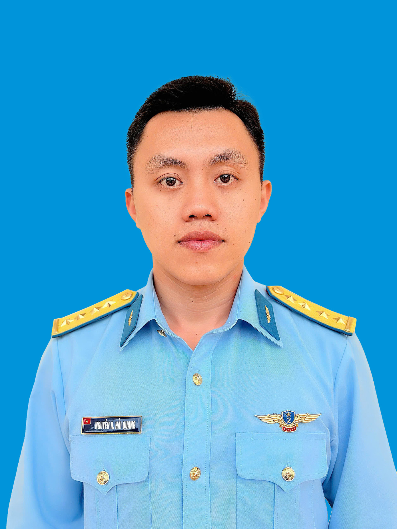 Đại úy Nguyễn Hoàng Hải Quang – Sư đoàn 372, Quân chủng Phòng không - Không quân. Đại úy Hải Quang là người lính trẻ tài năng, với những đóng góp xuất sắc trong các chiến dịch bảo vệ tổ quốc.