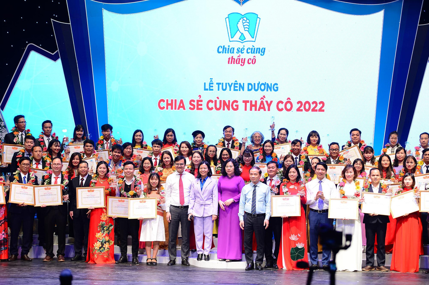 68 thầy, cô giáo được tuyên dương trong chương trình. Ảnh: DƯƠNG TRIỀU