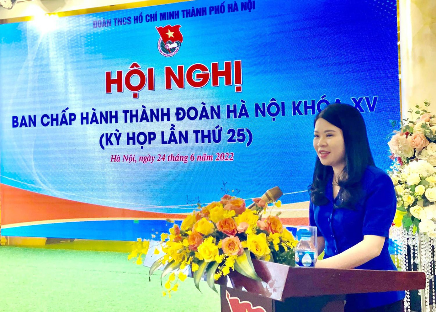 Chị Chu Hồng Minh, Bí thư Thành Đoàn Hà Nội phát biểu chúc mừng tân hai Phó Bí thư Thành Đoàn Hà Nội.