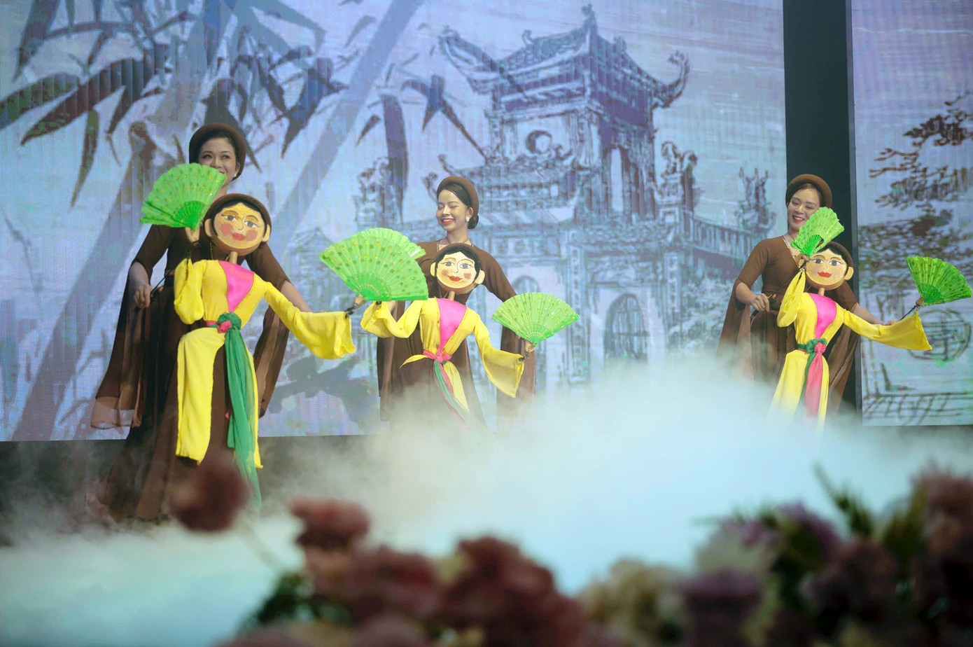 Các tiết mục được biểu diễn tại chương trình. Các tiết mục được biểu diễn tại chương trình.