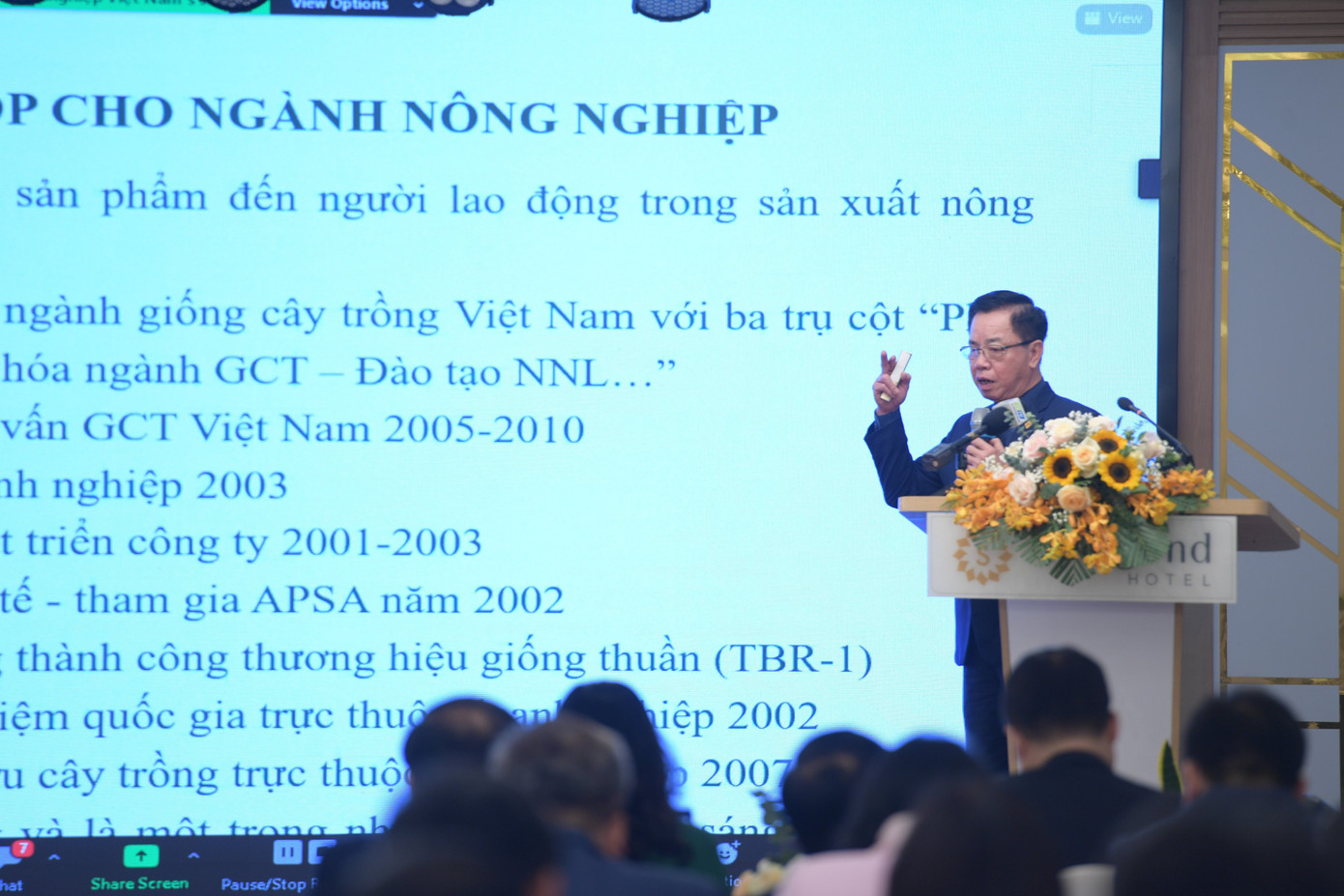 Tại Hội nghị nhận được chia sẻ đến từ các đại biểu, cựu sinh viên Học viện Nông nghiệp Việt Nam.