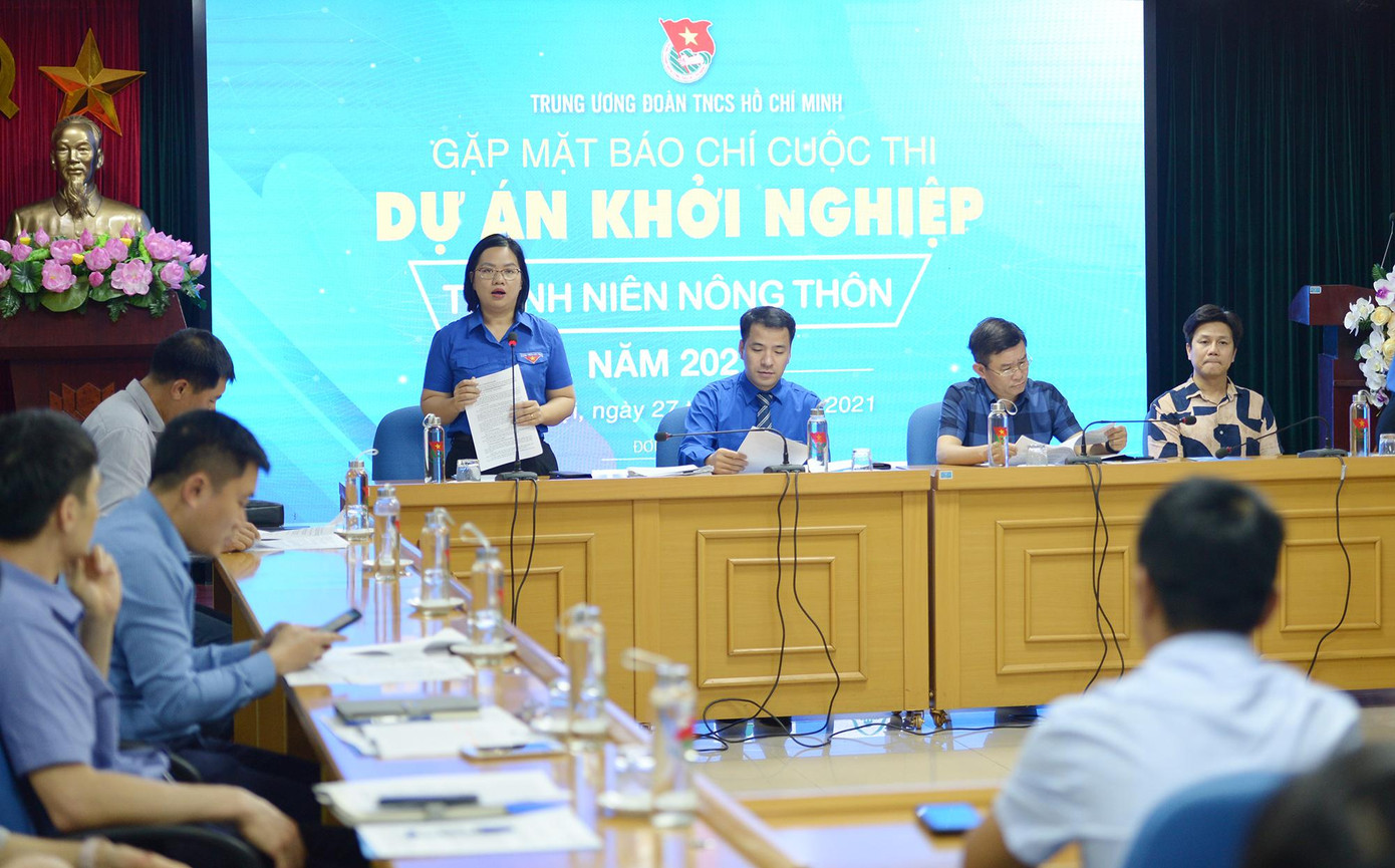 Chị Nguyễn Thu Vân, Trưởng ban Thanh niên Nông thôn T.Ư Đoàn, thay mặt Ban Tổ chức cuộc thi, thông tin tới phóng viên báo chí.