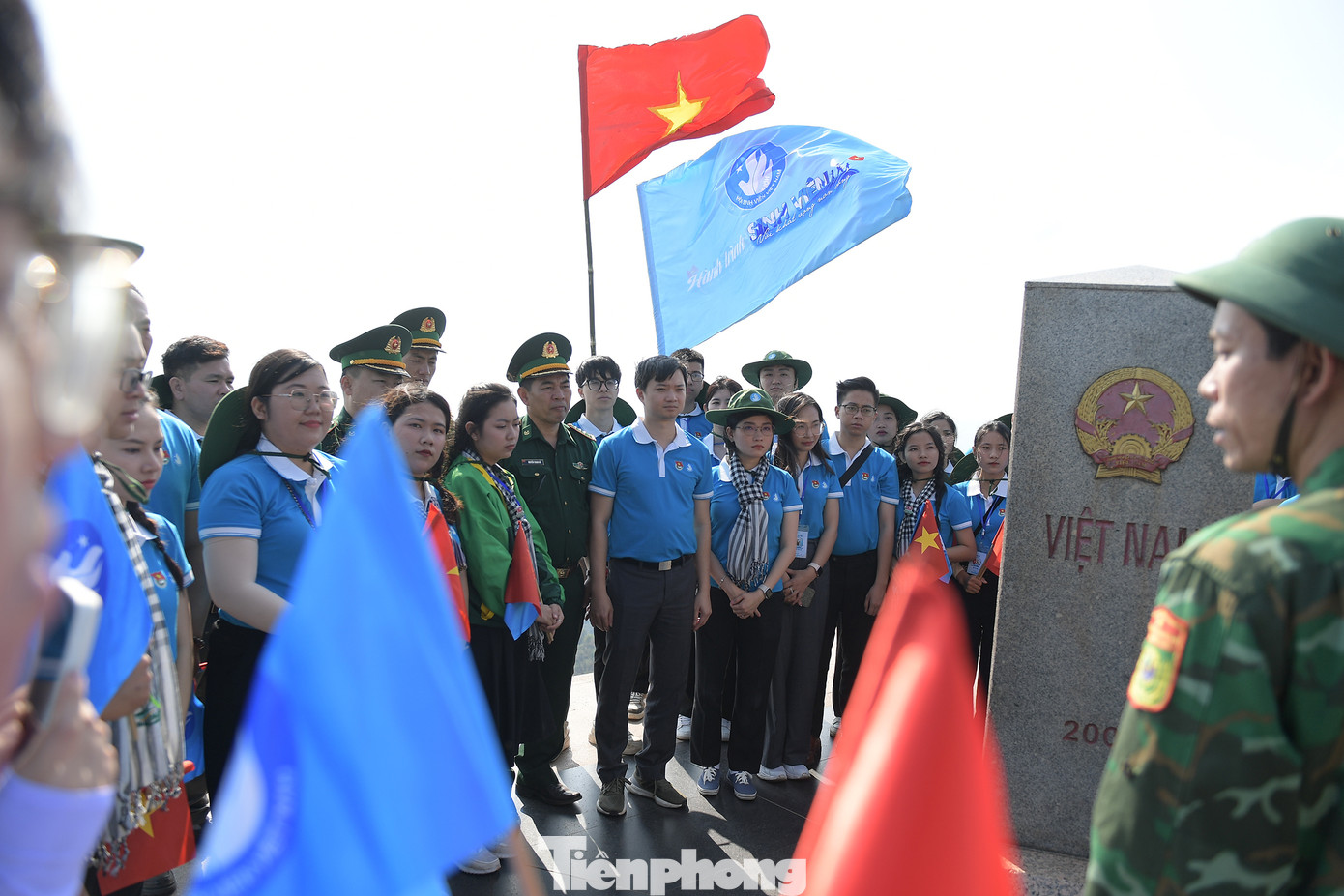 Giới thiệu với đoàn hành trình thông tin địa lý về tuyến biên giới Việt Nam – Lào; Việt Nam – Trung Quốc.