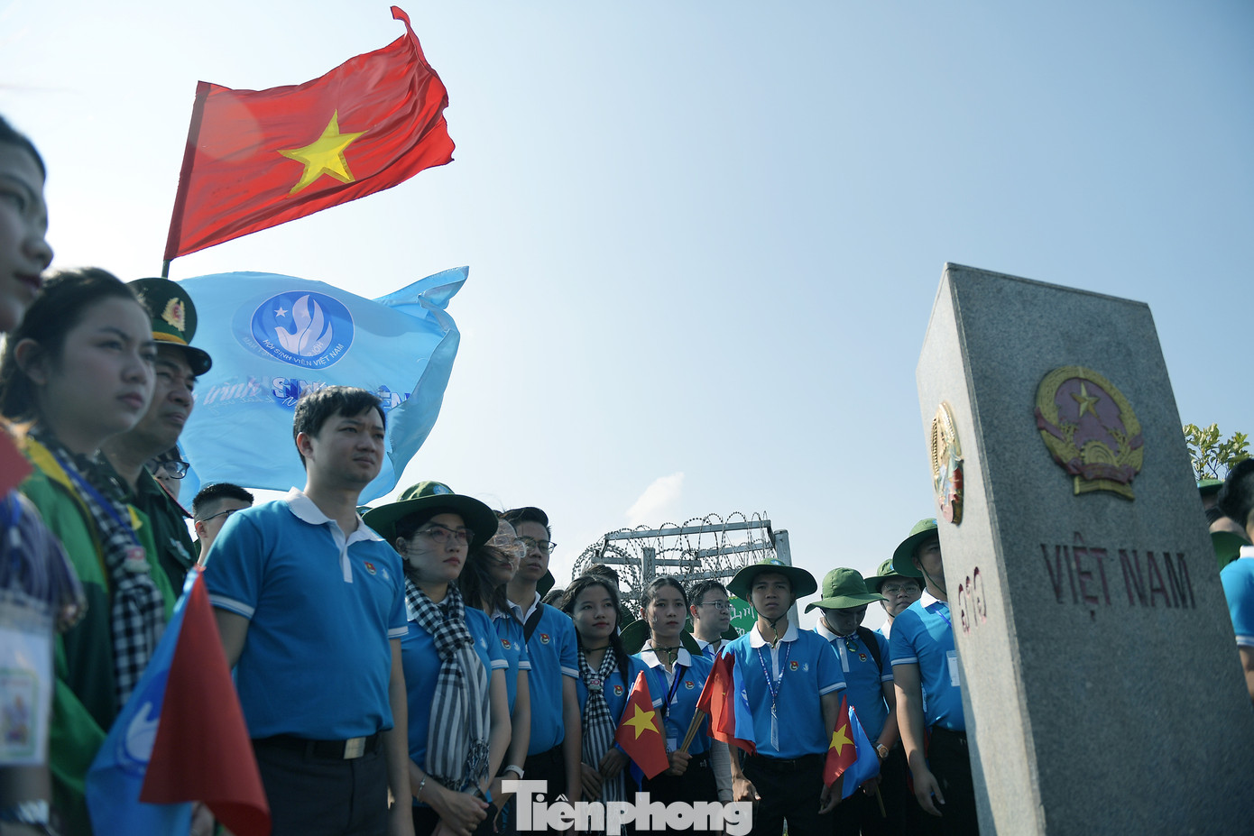 Giới thiệu với đoàn hành trình thông tin địa lý về tuyến biên giới Việt Nam – Lào; Việt Nam – Trung Quốc.