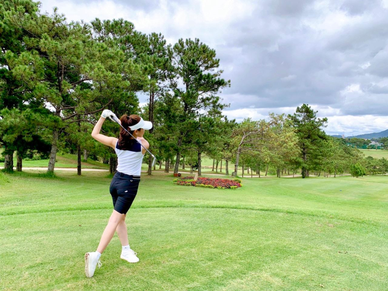 Một cú phát bóng của Á hoàng Golf Hải Anh.