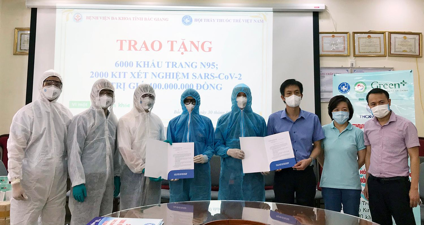 T.Ư Hội Thầy thuốc trẻ Việt Nam trao hỗ trợ trang thiết bị cùng vật phẩm cho đại diện Bệnh viện Đa khoa tỉnh Bắc Giang. T.Ư Hội Thầy thuốc trẻ Việt Nam trao hỗ trợ trang thiết bị cùng vật phẩm cho đại diện Bệnh viện Đa khoa tỉnh Bắc Giang.