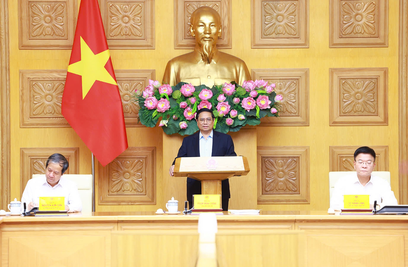 Thủ tướng chỉ rõ 5 yếu tố về thời gian, trí tuệ, khát vọng, tự lực và hội nhập, cùng 3 nội dung cần đặc biệt lưu ý để tiếp tục đổi mới giáo dục và đào tạo theo chủ trương của Đảng - Ảnh: VGP/Nhật Bắc Thủ tướng chỉ rõ 5 yếu tố về thời gian, trí tuệ, khát vọng, tự lực và hội nhập, cùng 3 nội dung cần đặc biệt lưu ý để tiếp tục đổi mới giáo dục và đào tạo theo chủ trương của Đảng - Ảnh: VGP/Nhật Bắc