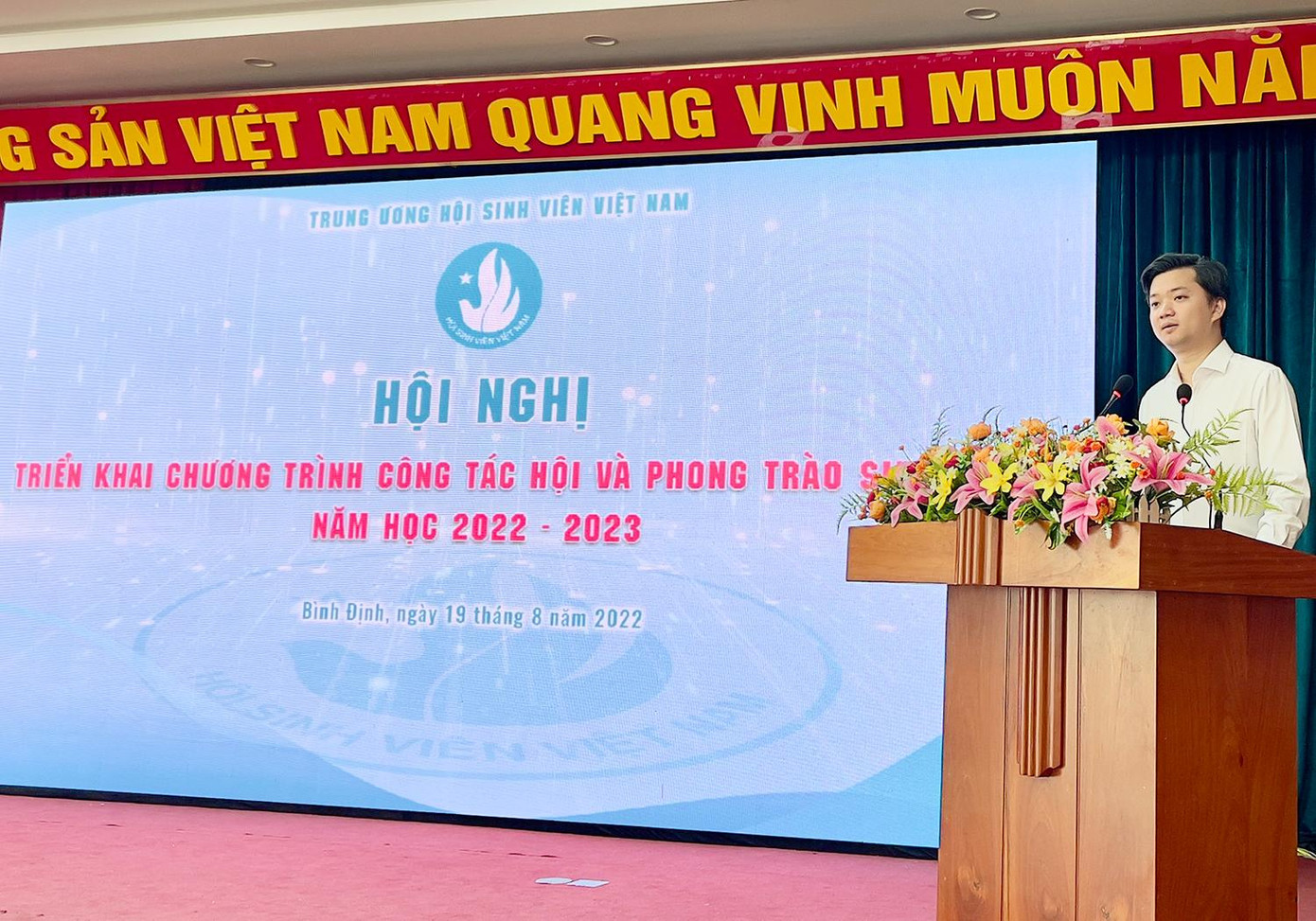 Anh Nguyễn Minh Triết, Bí thư TƯ Đoàn, Chủ tịch T.Ư Hội sinh viên Việt Nam phát biểu tại chương trình.