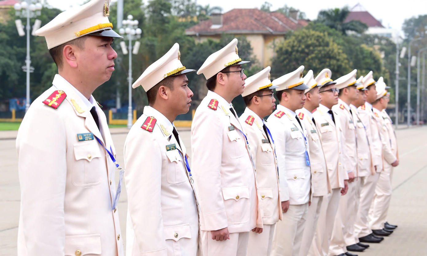 100 cán bộ Đoàn xuất sắc toàn quốc báo công dâng Bác. 100 cán bộ Đoàn xuất sắc toàn quốc báo công dâng Bác.