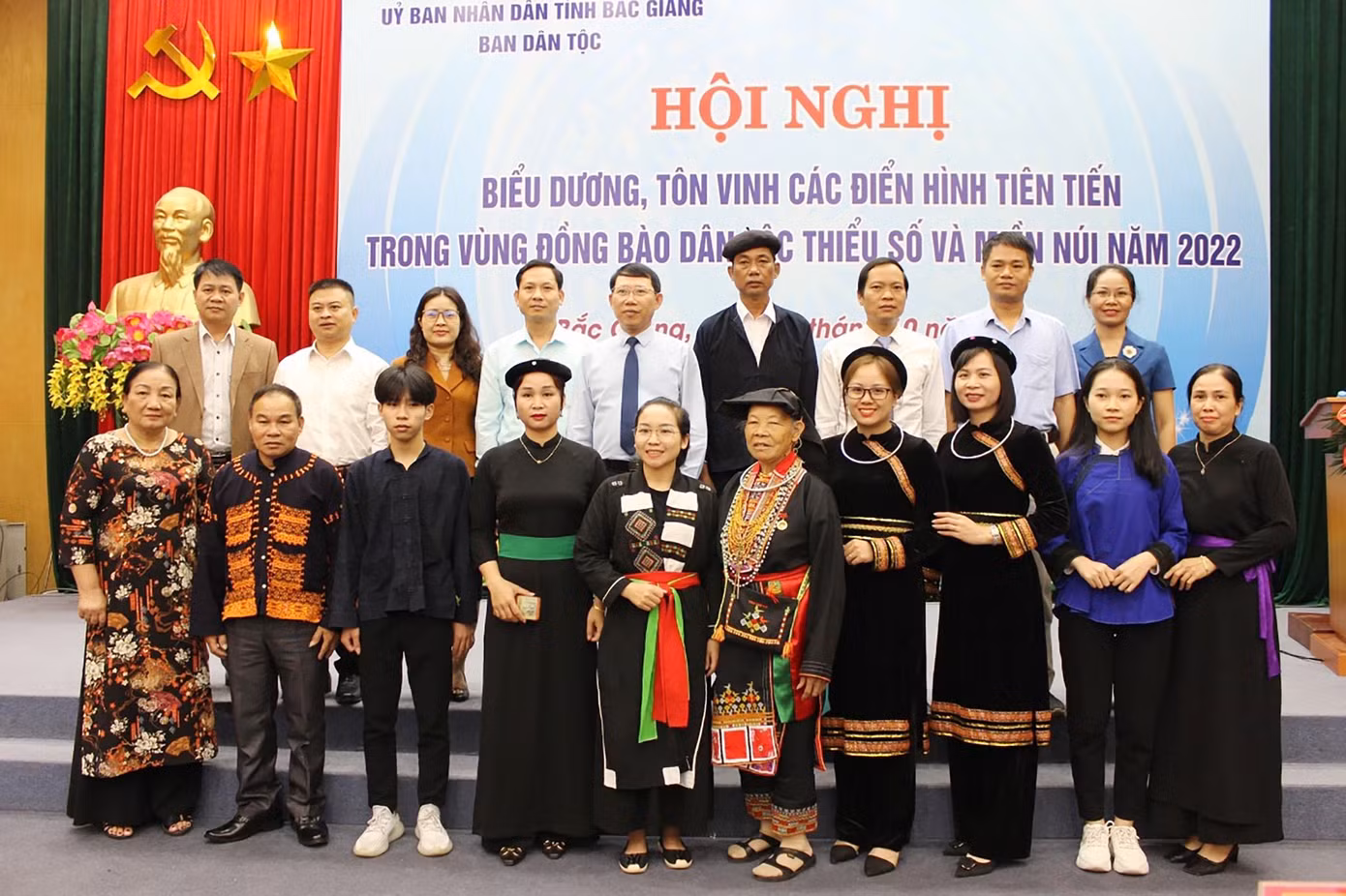 Cô giáo Ninh Thị Ngọc Sen là một trong 60 gương giáo viên được tuyên dương trong chương trình "Chia sẻ cùng thầy cô" năm 2024, do T.Ư Hội LHTN Việt Nam, Bộ GD - ĐT, Tập đoàn Thiên Long phối hợp tổ chức.