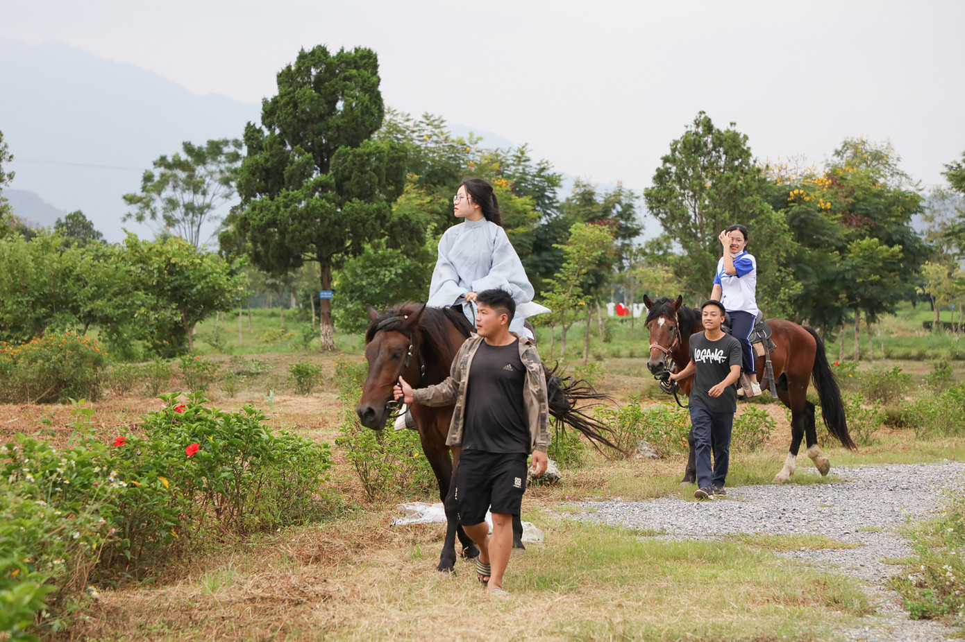 Hàng nghìn sinh viên trải nghiệm trò chơi dân gian trong Lễ khai giảng năm học mới.