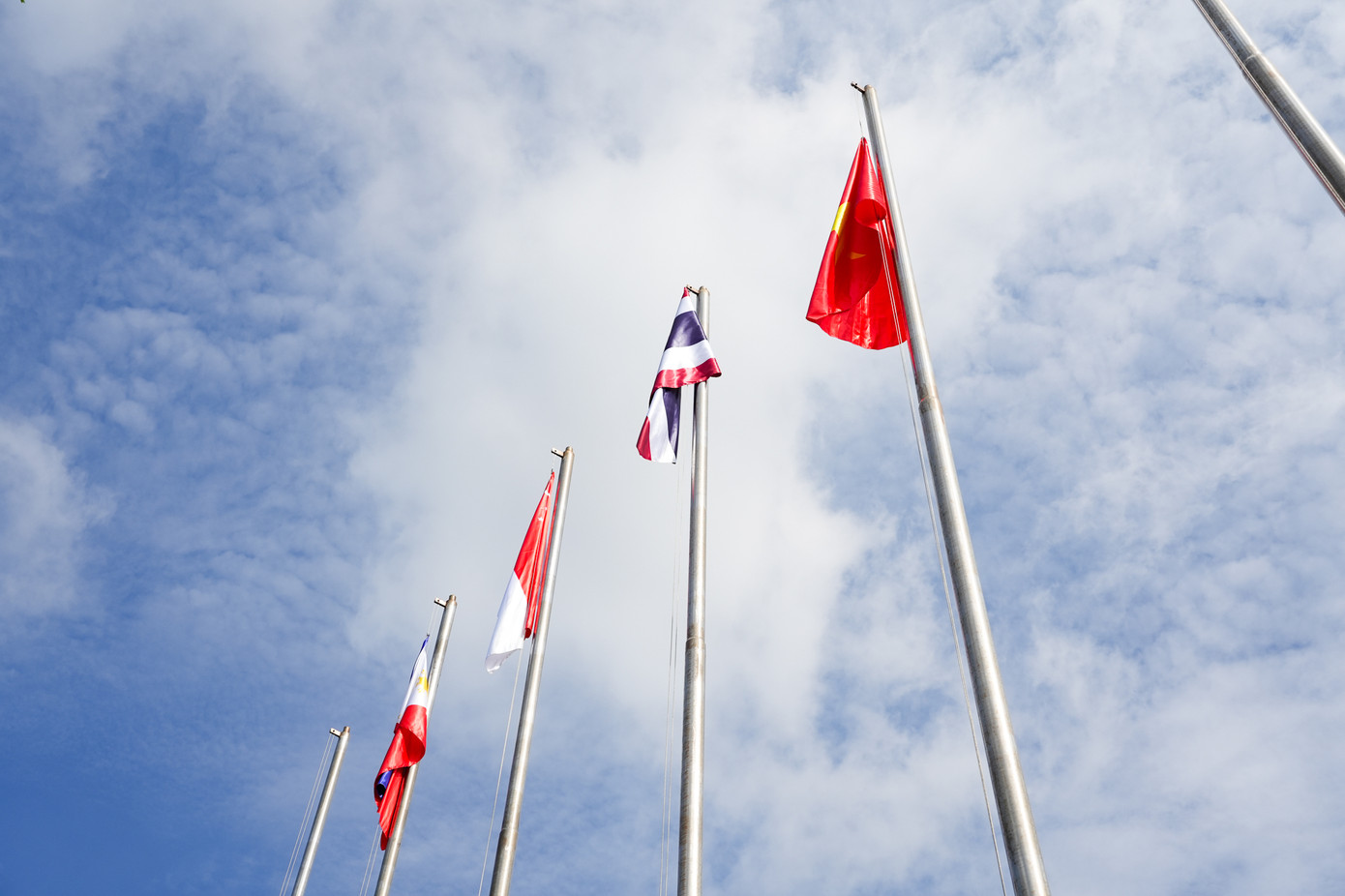 “Đà Nẵng sẽ nỗ lực hết mình để thực hiện tốt nhất các yêu cầu của Hội đồng Thể thao Học sinh Đông Nam Á, Ban Tổ chức Đại hội. Lãnh đạo, nhân dân TP. Đà Nẵng phấn khởi được góp sức, tạo điều kiện thuận lợi để các vận động viên có những cuộc tranh tài sôi nổi, hấp dẫn, những buổi giao lưu thắm tình đoàn kết, hữu nghị giữa nhân dân TP. Đà Nẵng với du khách, cùng các vận động viên đến từ các quốc gia Đông Nam Á trong thời gian tới”, ông Trần Chí Cường nói.