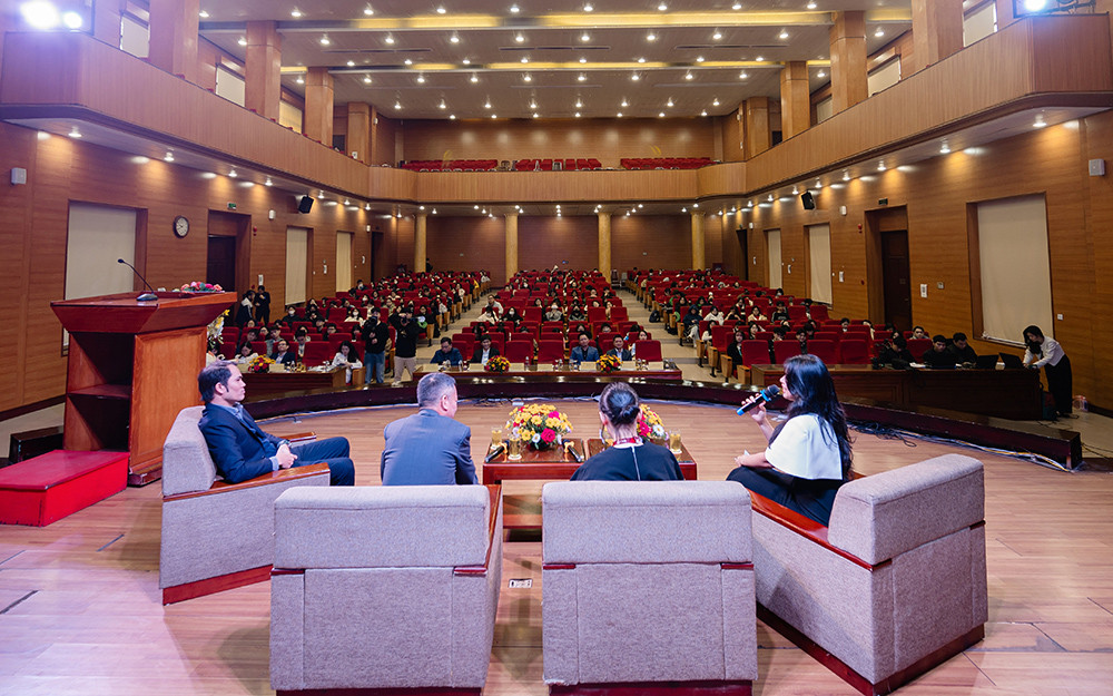 Tọa đàm ‘Fintech Career Unlock – Khác biệt để thành công’ đã diễn ra với sự tham gia của các chuyên gia hàng đầu trong lĩnh vực tài chính – công nghệ.