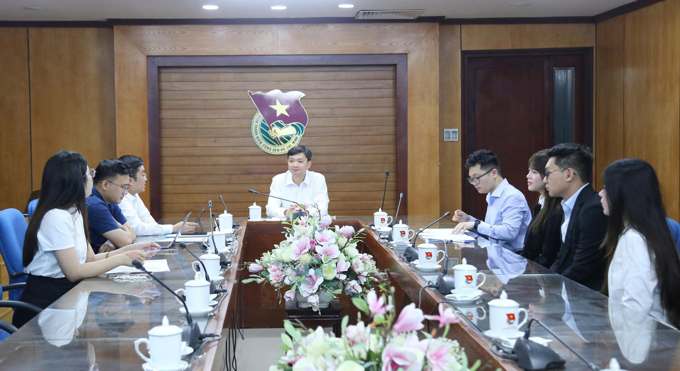 Tham dự chương trình, có anh Nguyễn Minh Triết - Bí thư T.Ư Đoàn, Chủ tịch T.Ư Hội Sinh viên Việt Nam. Tham dự chương trình, có anh Nguyễn Minh Triết - Bí thư T.Ư Đoàn, Chủ tịch T.Ư Hội Sinh viên Việt Nam.