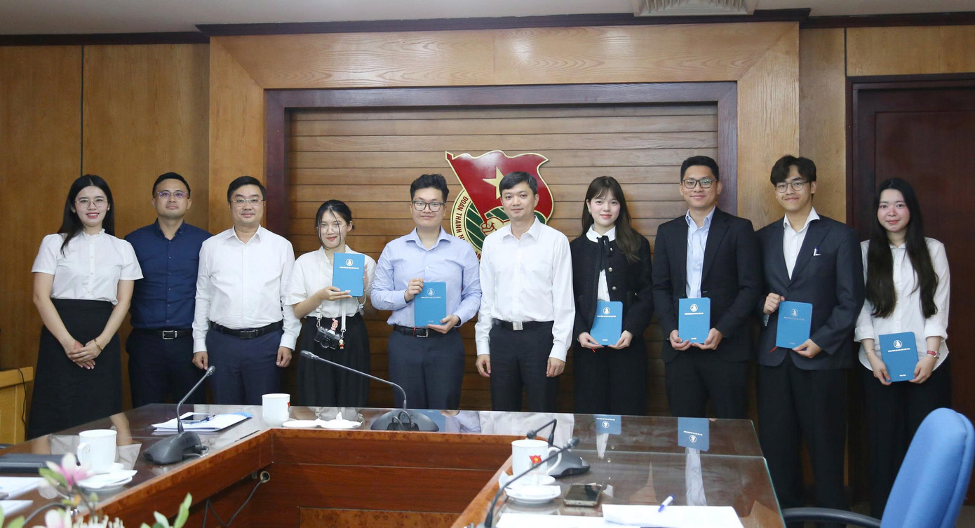 Gặp mặt Hội Sinh viên Việt Nam tại Vương quốc Anh. Gặp mặt Hội Sinh viên Việt Nam tại Vương quốc Anh.