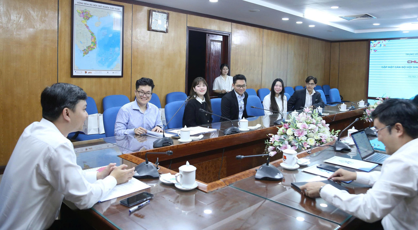 Tham dự chương trình, có anh Nguyễn Minh Triết - Bí thư T.Ư Đoàn, Chủ tịch T.Ư Hội Sinh viên Việt Nam. Tham dự chương trình, có anh Nguyễn Minh Triết - Bí thư T.Ư Đoàn, Chủ tịch T.Ư Hội Sinh viên Việt Nam.