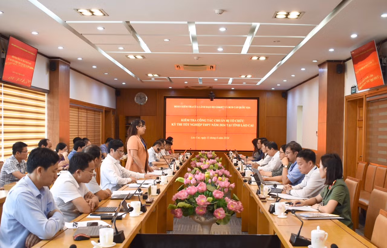Thứ trưởng Bộ GD - ĐT Nguyễn Thị Kim Chi cùng các thành viên Đoàn công tác số 4, Ban Chỉ đạo cấp Quốc gia Kỳ thi tốt nghiệp THPT năm 2024 làm việc về công tác chuẩn bị kỳ thi tại tỉnh Lào Cai. Thứ trưởng Bộ GD - ĐT Nguyễn Thị Kim Chi cùng các thành viên Đoàn công tác số 4, Ban Chỉ đạo cấp Quốc gia Kỳ thi tốt nghiệp THPT năm 2024 làm việc về công tác chuẩn bị kỳ thi tại tỉnh Lào Cai.