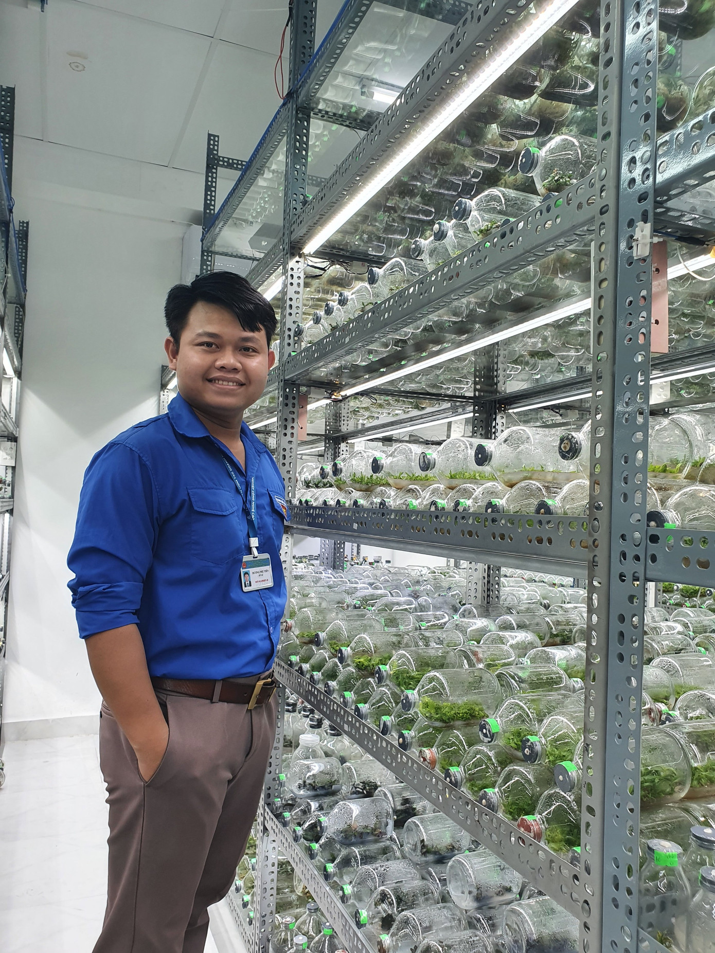 Anh Dương Phú Tiến, được biết đến là kỹ sư nỗ lực chuyển giao công nghệ nuôi cấy mô tế bào thực vật.