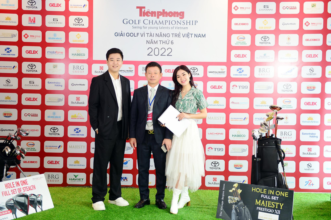 Những gương mặt Tài năng trẻ tham dự buổi họp báo giải đấu.