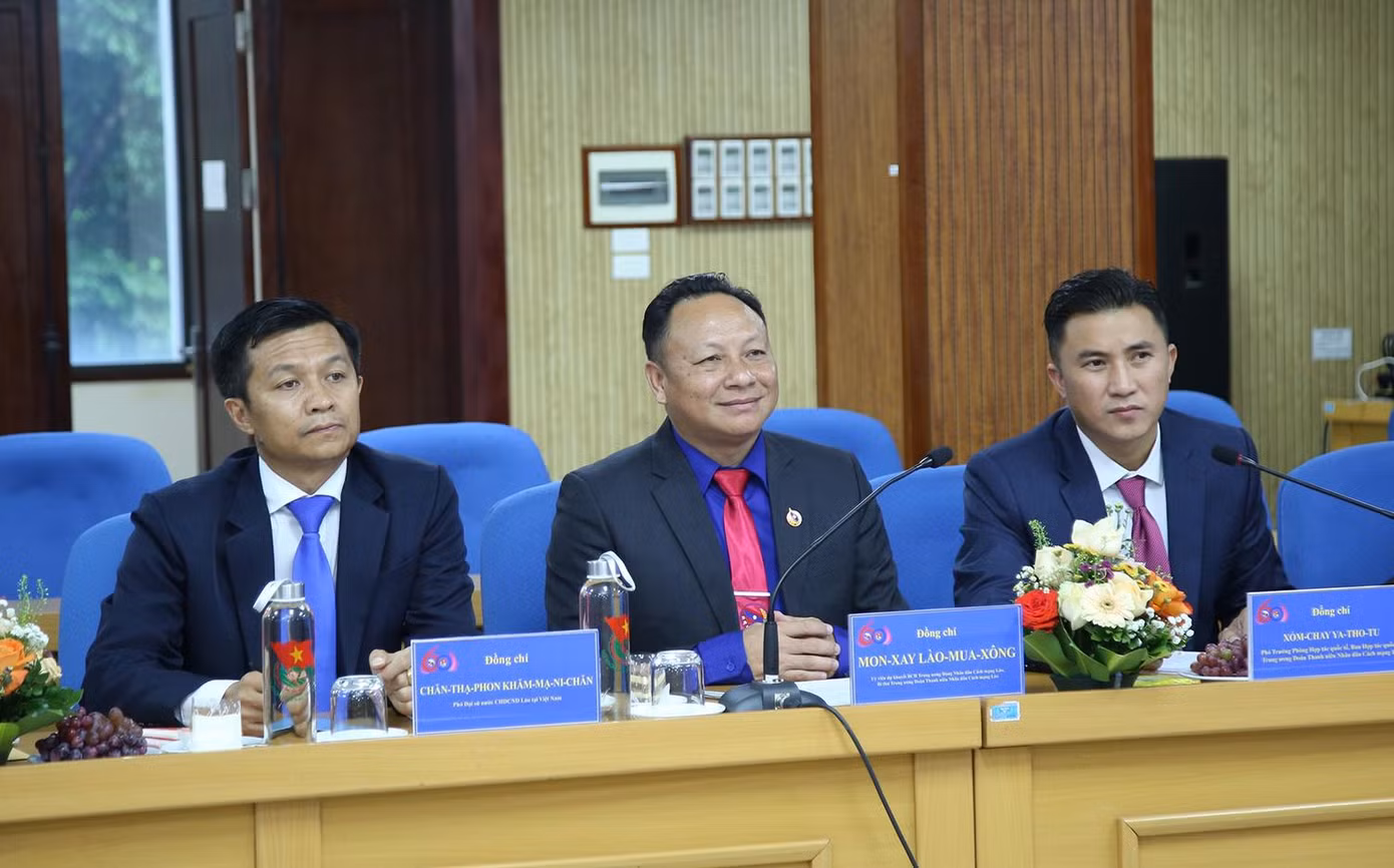 Bí thư BCH T.Ư Đoàn Thanh niên NDCM Lào Monxay Laomuasong.