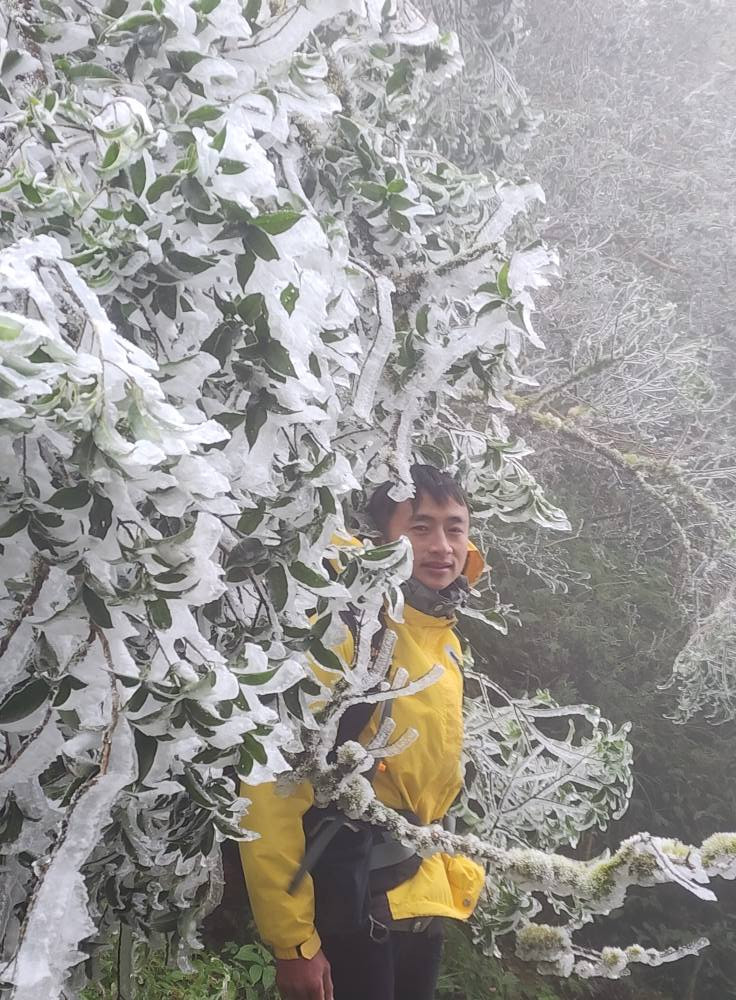 “Cuối năm là thời điểm tuyệt vời để leo núi, vừa để nhìn lại những gì đã qua, vừa khởi đầu một năm mới đầy năng lượng. Leo núi giúp mình sống chậm lại, kết nối sâu sắc hơn với thiên nhiên và những người đồng hành”, anh Full Thái tâm sự. “Cuối năm là thời điểm tuyệt vời để leo núi, vừa để nhìn lại những gì đã qua, vừa khởi đầu một năm mới đầy năng lượng. Leo núi giúp mình sống chậm lại, kết nối sâu sắc hơn với thiên nhiên và những người đồng hành”, anh Full Thái tâm sự.