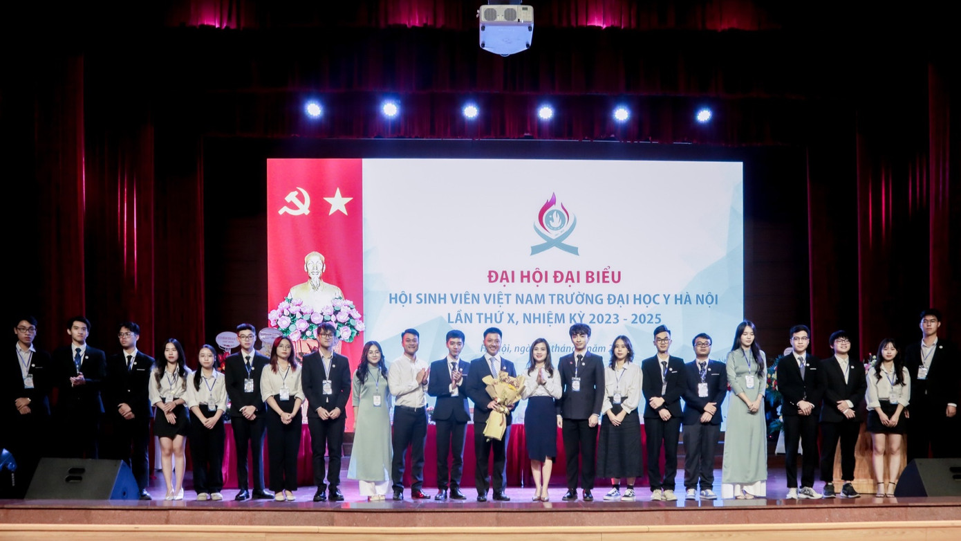 Ban Chấp hành Hội Sinh viên trường ĐH Y Hà Nội ra mắt tại Đại hội. Ban Chấp hành Hội Sinh viên trường ĐH Y Hà Nội ra mắt tại Đại hội.