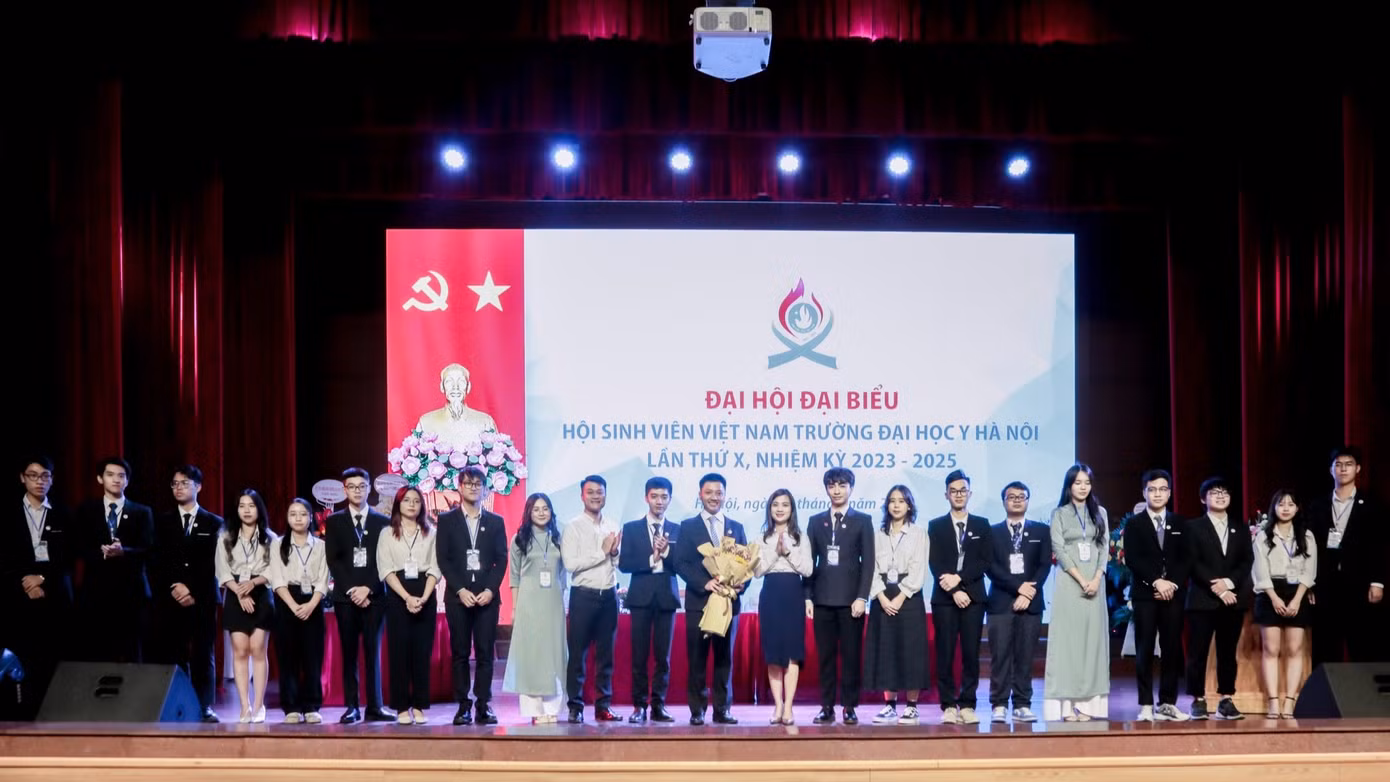 Ban Chấp hành Hội Sinh viên trường ĐH Y Hà Nội ra mắt tại Đại hội.