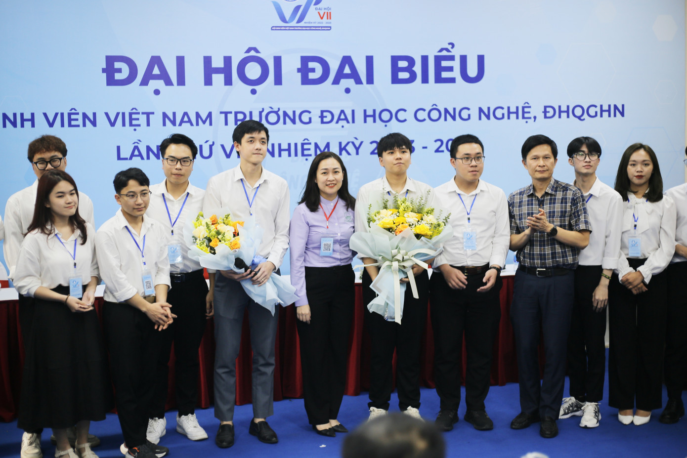 BCH Hội Sinh viên trường ĐH Công nghệ (ĐHQG Hà Nội) ra mắt tại Đại hội. BCH Hội Sinh viên trường ĐH Công nghệ (ĐHQG Hà Nội) ra mắt tại Đại hội.