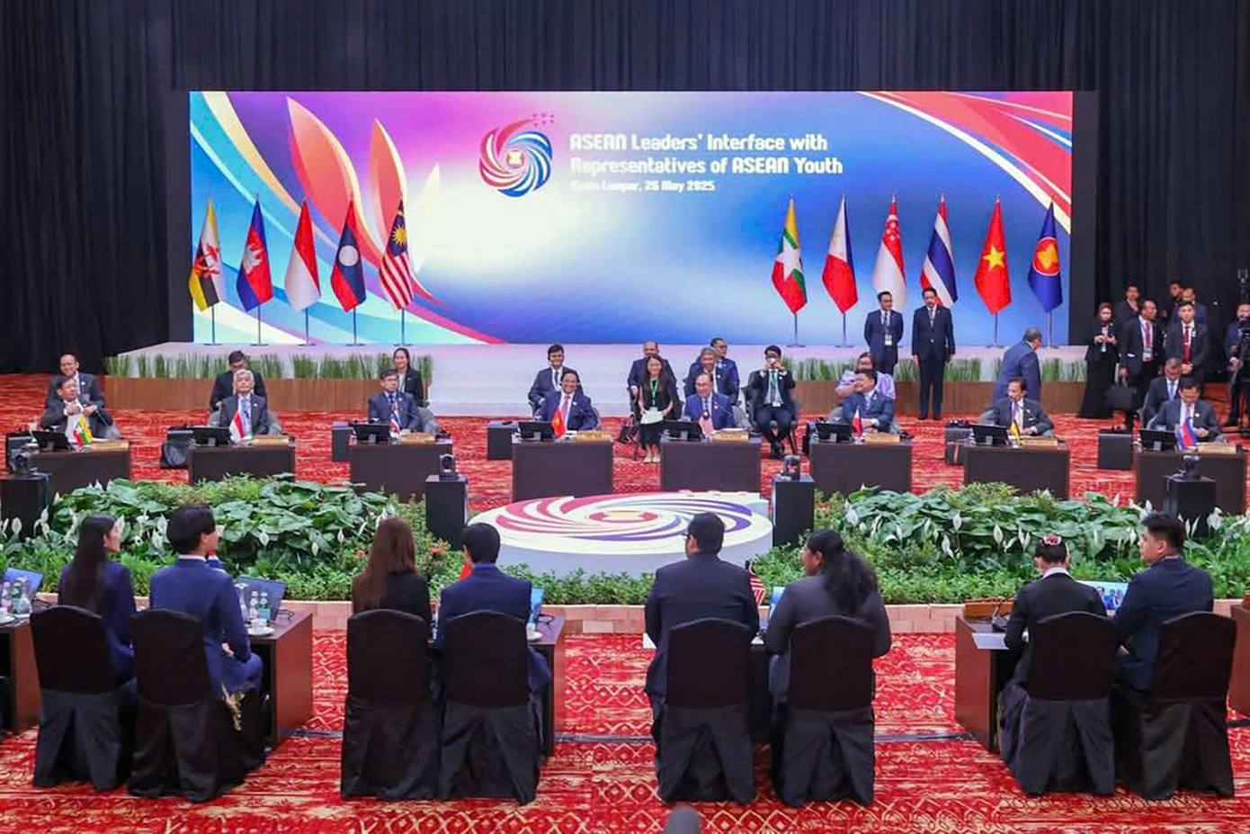Phiên Đối thoại với thanh niên ASEAN.