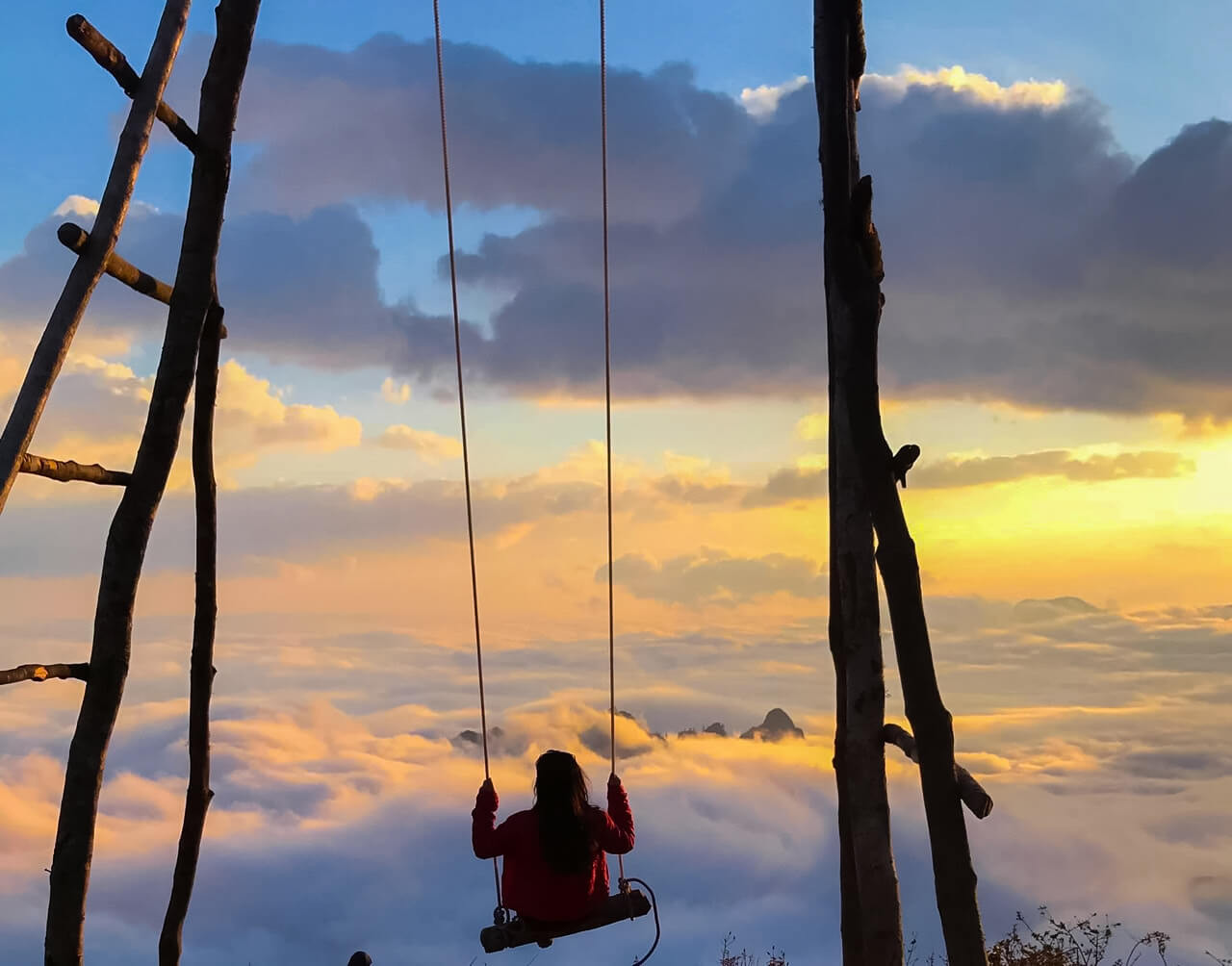 Điểm checkin xích đu trên đỉnh Ky Quan San. Điểm checkin xích đu trên đỉnh Ky Quan San.