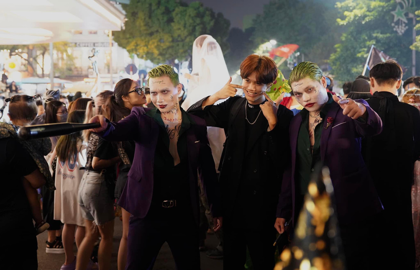 Rất đông bạn trẻ hoà vào không khí lễ hội Halloween năm nay. Ảnh: ĐỨC NGUYỄN