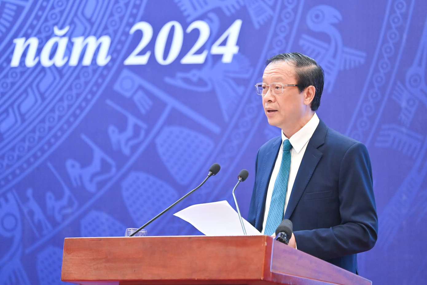 Thứ trưởng Bộ GD - ĐT Phạm Ngọc Thưởng báo cáo tại Hội nghị. Ảnh: MOT