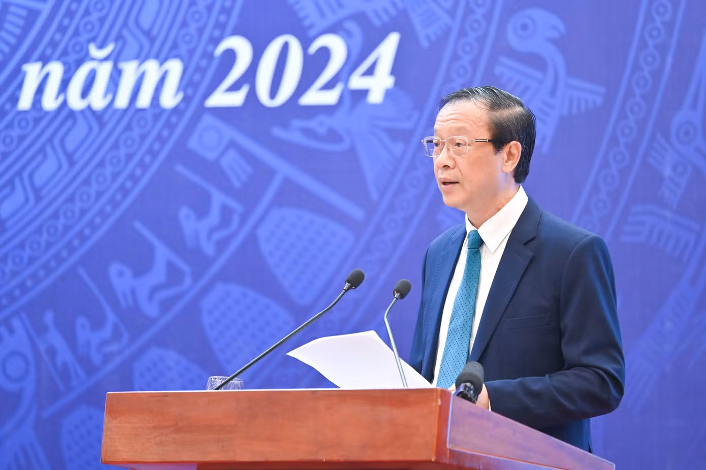 Thứ trưởng Bộ GD - ĐT Phạm Ngọc Thưởng báo cáo tại Hội nghị. Ảnh: MOT